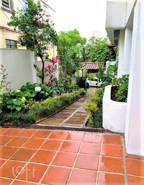 Image 15 - 256959